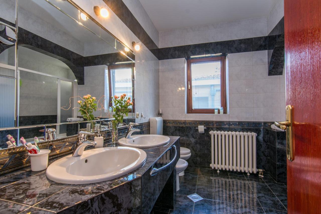 Apartments "Villa Antisin" With Heated Pool Zadar Exterior foto